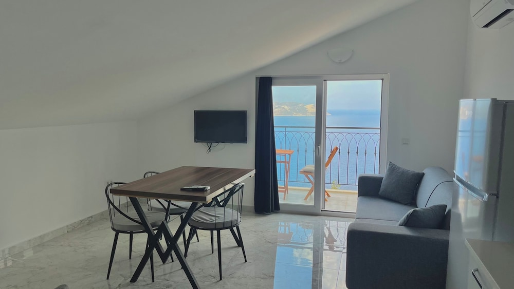 Basic Apartment, Balcony, Sea View