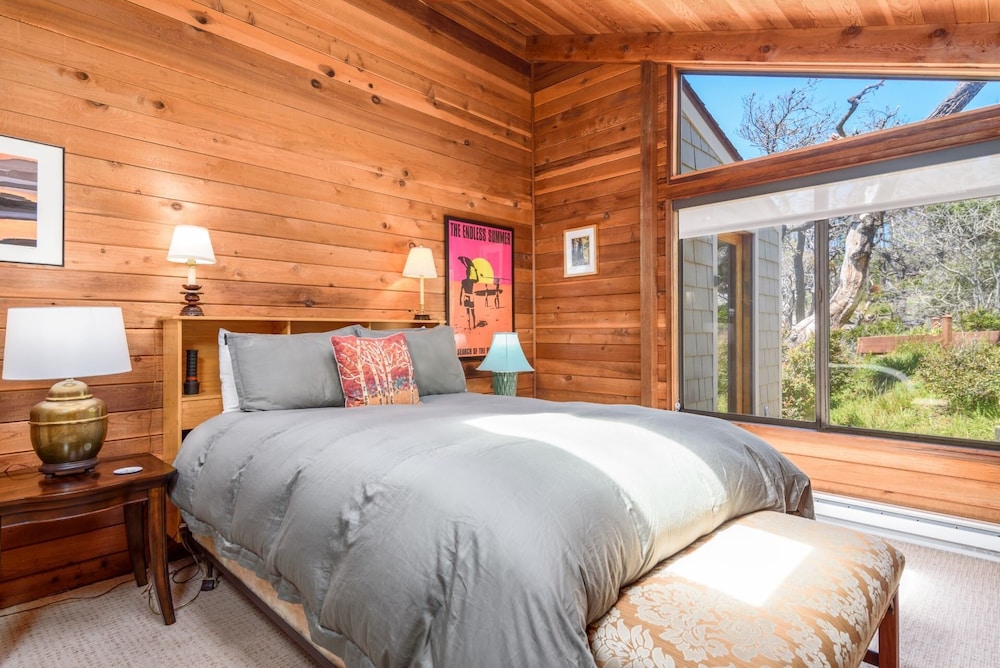 House, Multiple Beds, Fireplace, Ocean View