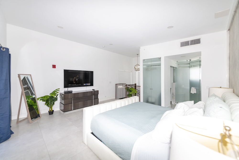 Elite Condo