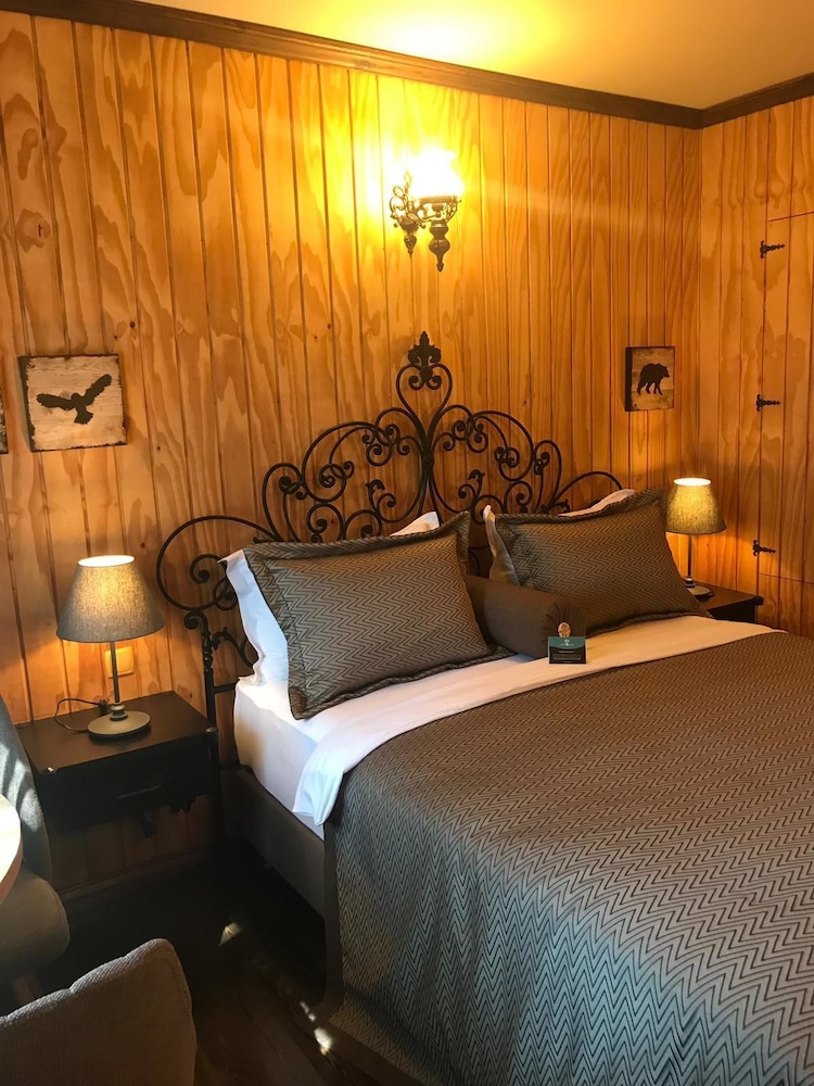 Lower Bungalow (Standard Room)
