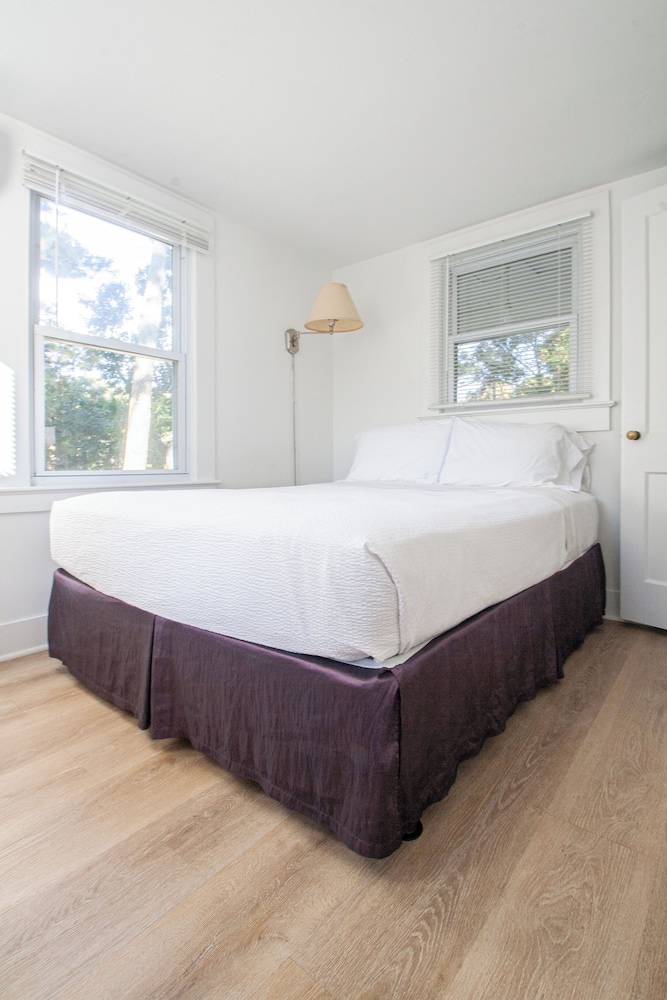 Cottage, 1 Bedroom (with porch - Pet Friendly + Fee) photo 2