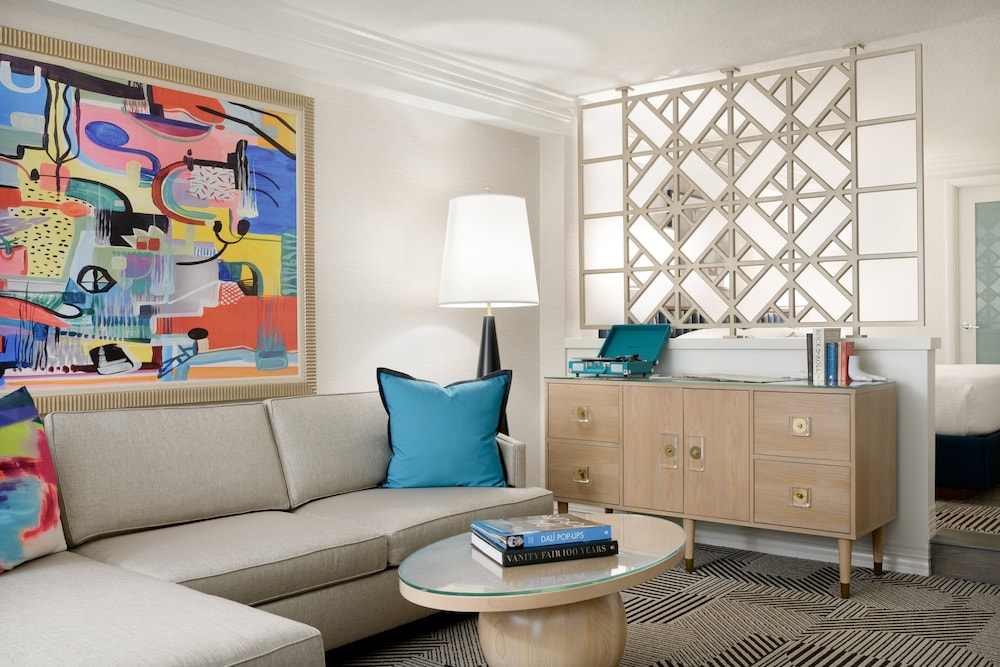Signature Suite, 1 King Bed with Sofa bed, Balcony (Top Floor)