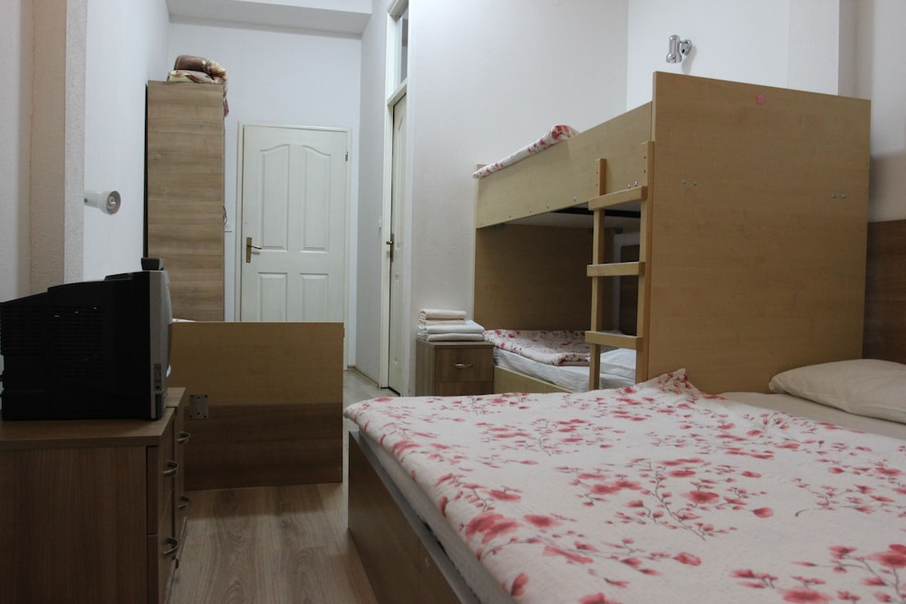 Classic Quadruple Room photo 3