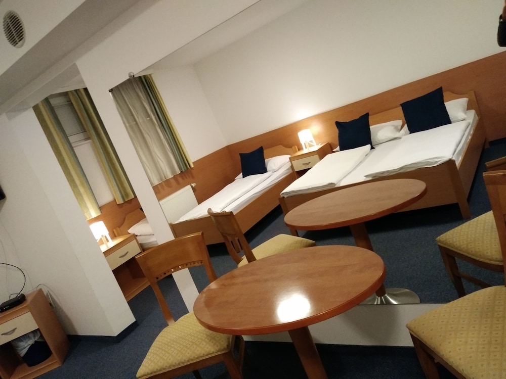 Economy Room (Basement) photo 1