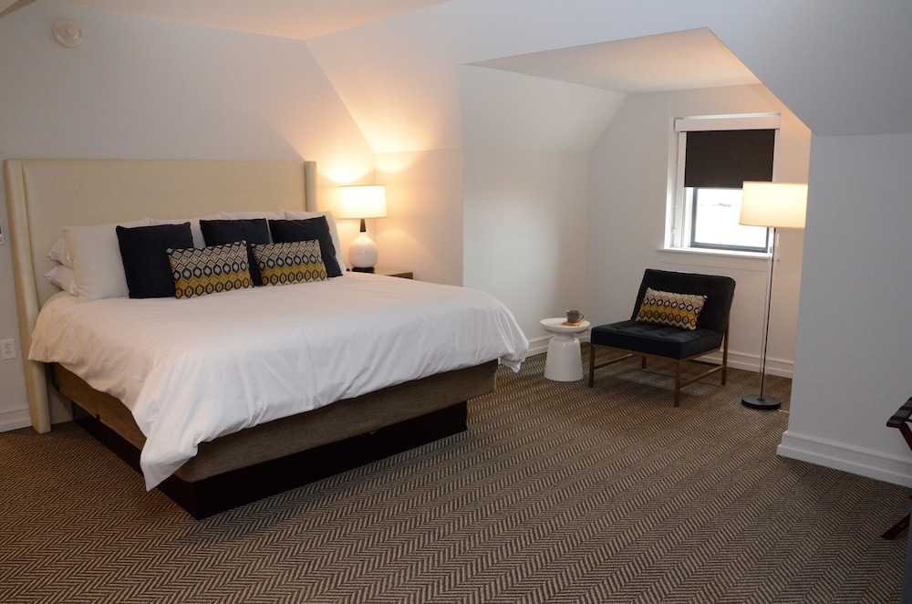 Executive Suite, 1 King Bed with Sofa bed photo 2