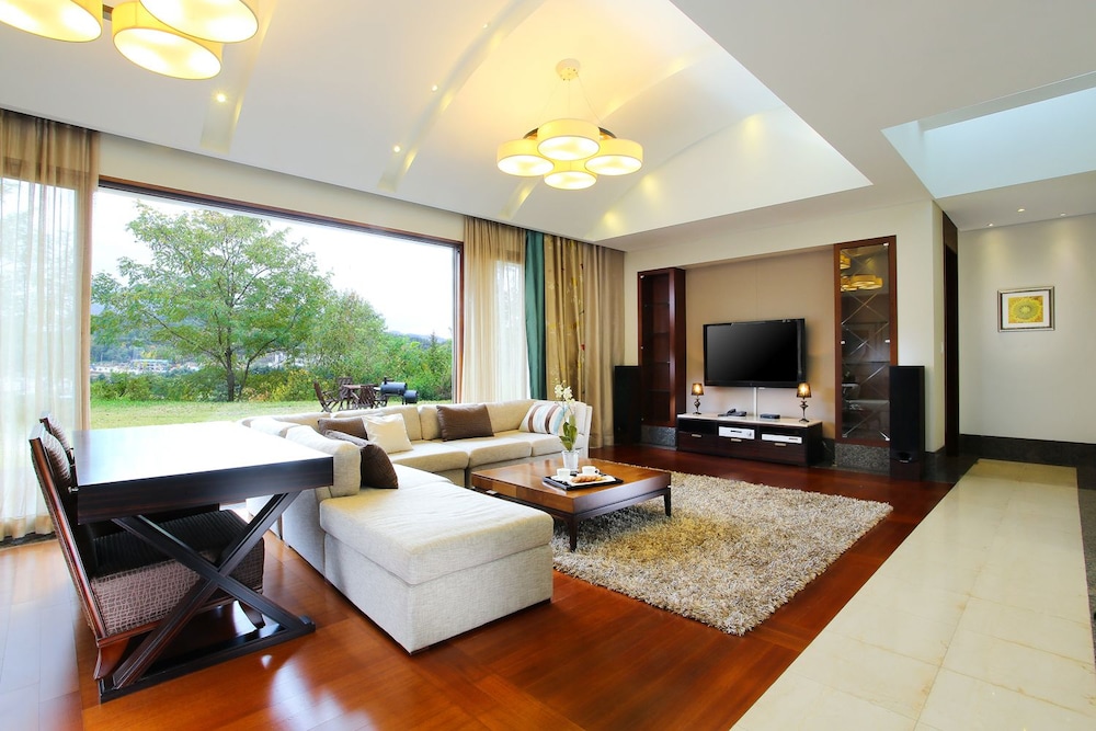 Luxury Suite photo 1