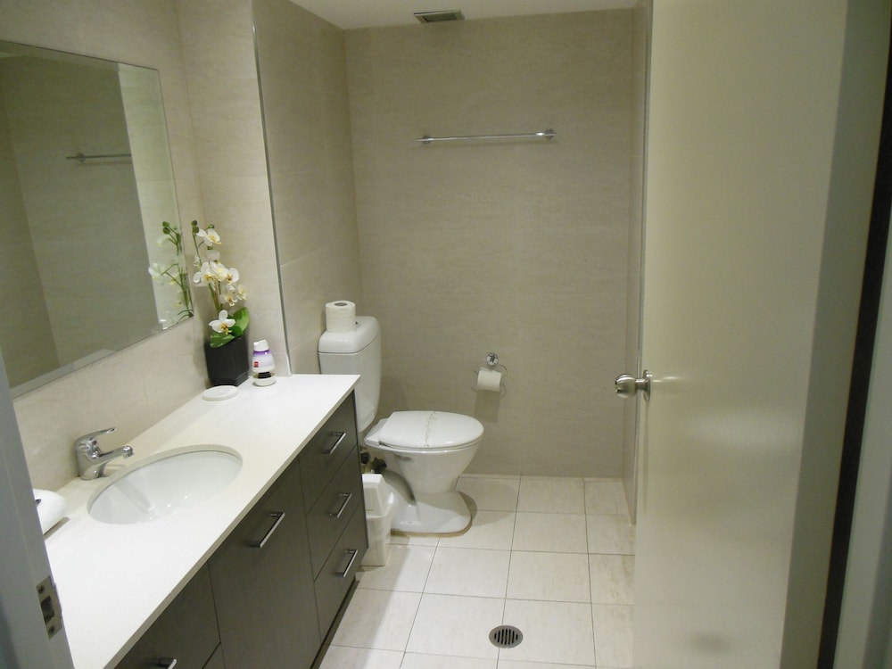 Apartment, 2 Bedrooms, Beachfront - Photo 10