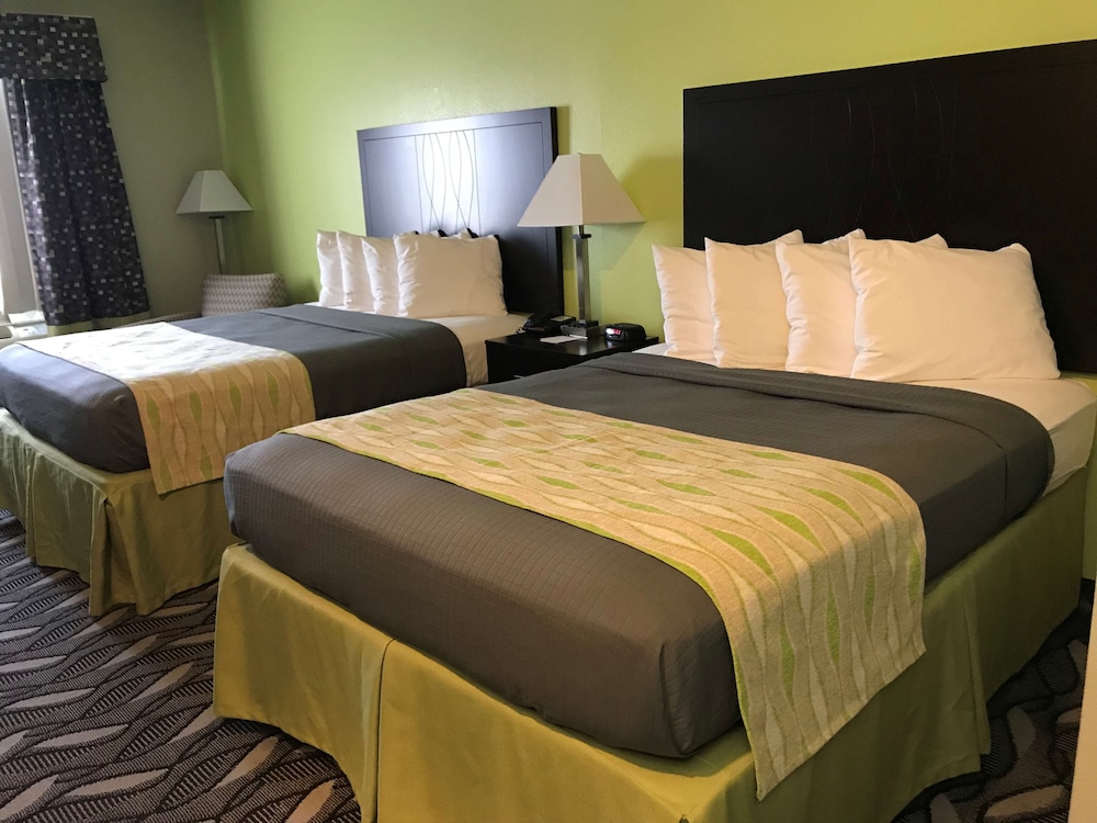 Standard Room, 2 Queen Beds, Non Smoking, Refrigerator & Microwave photo 1