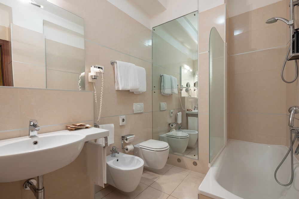 Standard Room - Photo 13