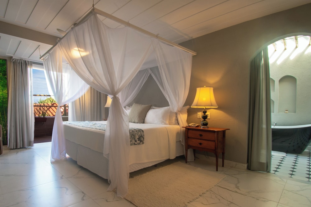 Suite, Bathtub, Partial Ocean View photo 1