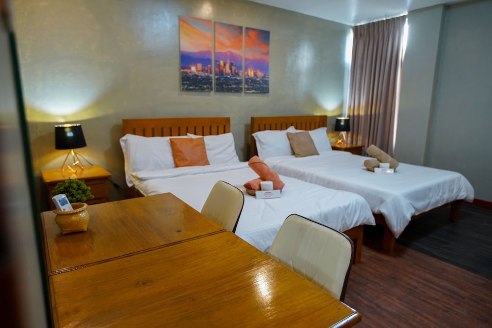 Family Room, Multiple Beds, Ensuite photo 1