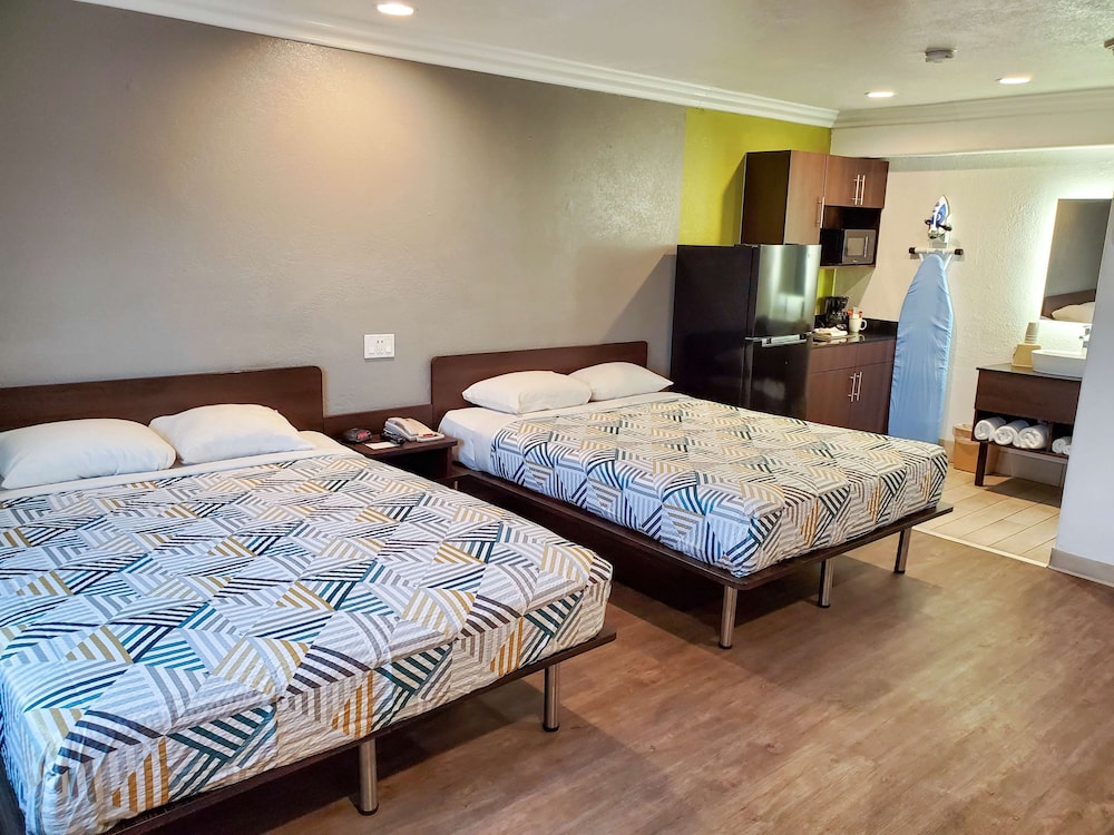 Standard Room, 2 Queen Beds, Non Smoking, Kitchenette - Photo 2