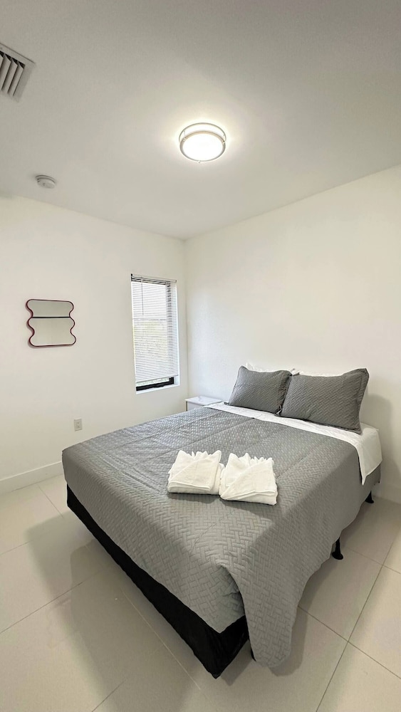 Basic Apartment photo 2