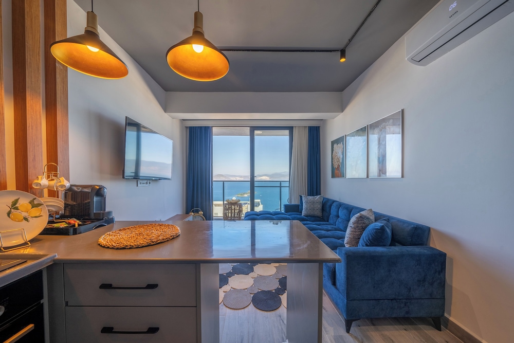 Family Suite, Multiple Beds, Kitchenette, Sea View photo 1