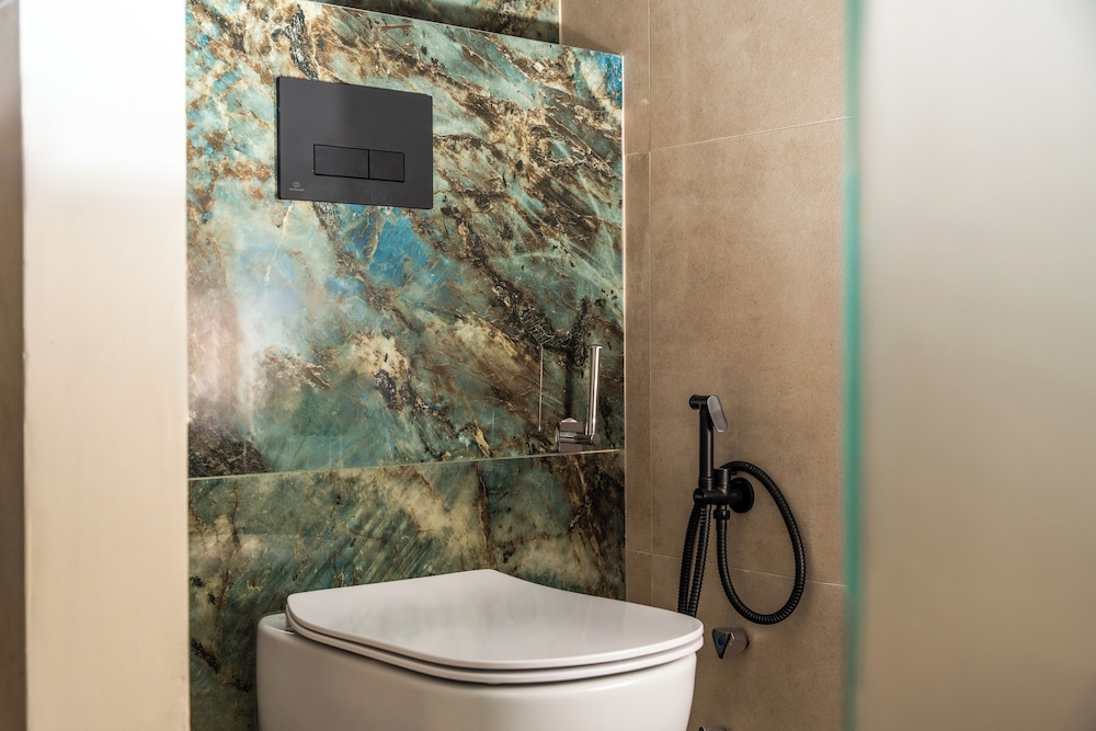 Superior Penthouse Suite | Sea View & Outdoor Hot Tub - Photo 6