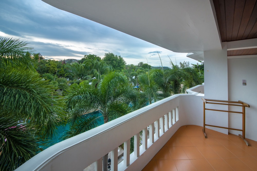 Deluxe Double or Twin Room, Pool View - Photo 3