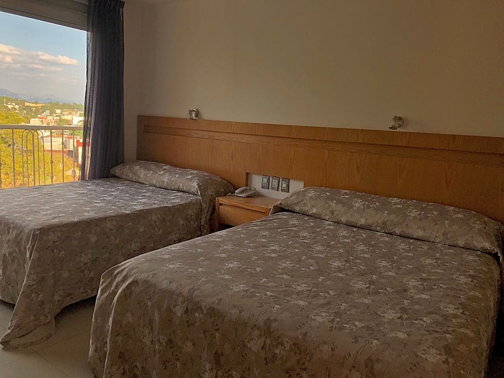 Standard room with 2 beds and air conditioning