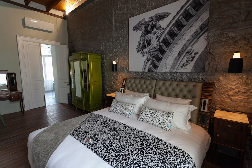 Premium Studio Suite, 1 King Bed, Balcony, City View photo 2