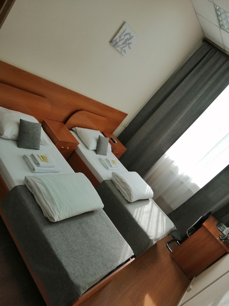 Economy Twin Room, Shared Bathroom photo 1