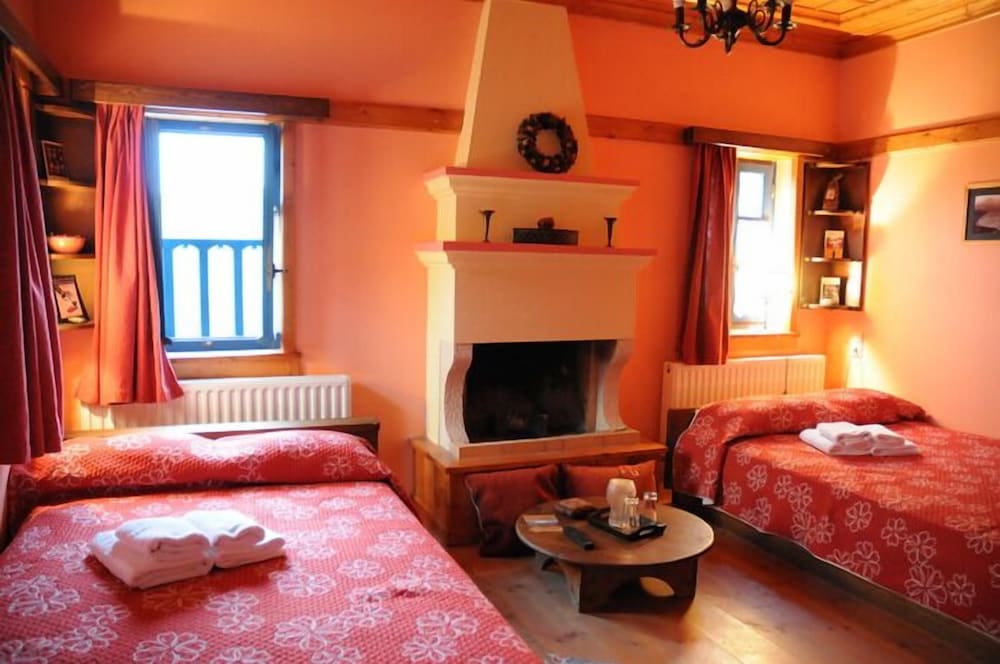 Quadruple Room - Photo 1