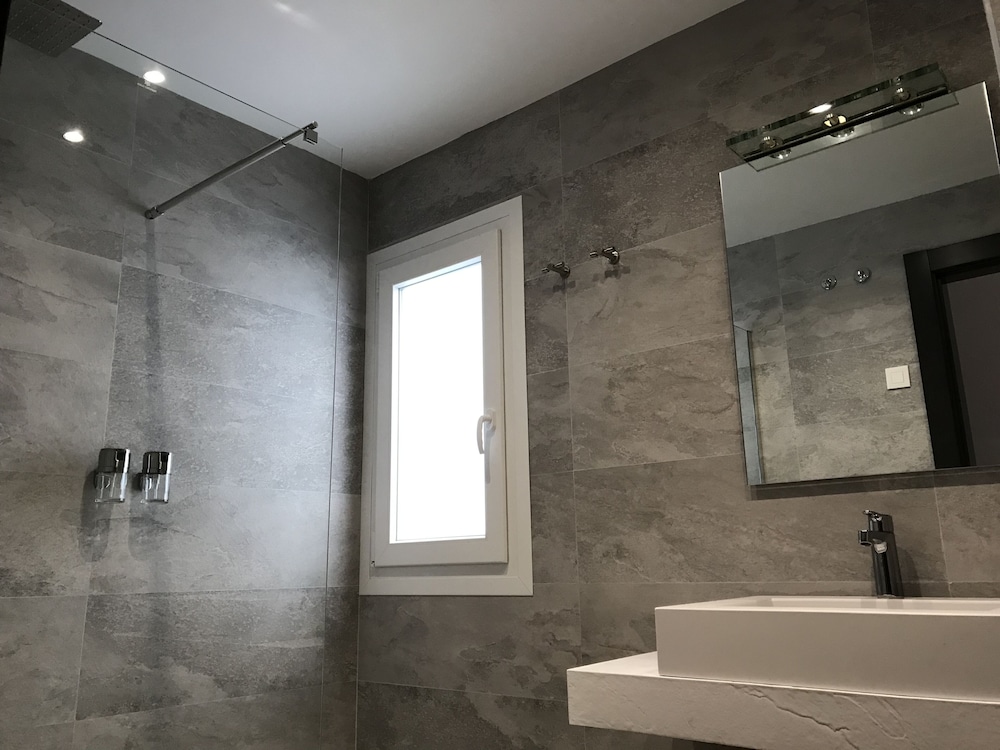 Apartment, Private Bathroom, City View - Photo 20