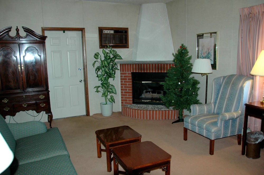 Standard Studio Suite, 1 King Bed, Jetted Tub photo 2