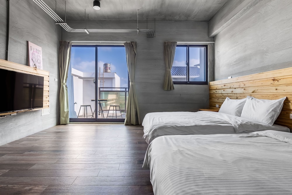 Quadruple Room, City View photo 1