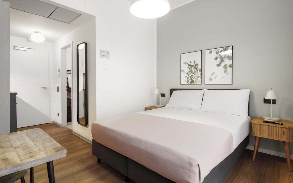 Economy Suite