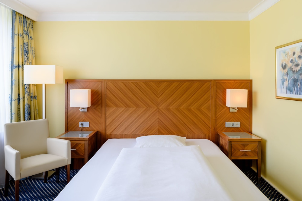 Deluxe Room, 1 Queen Bed - Photo 3