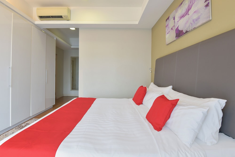Three Bedroom Suite - Twin Tower with Pool View thumbnail 6