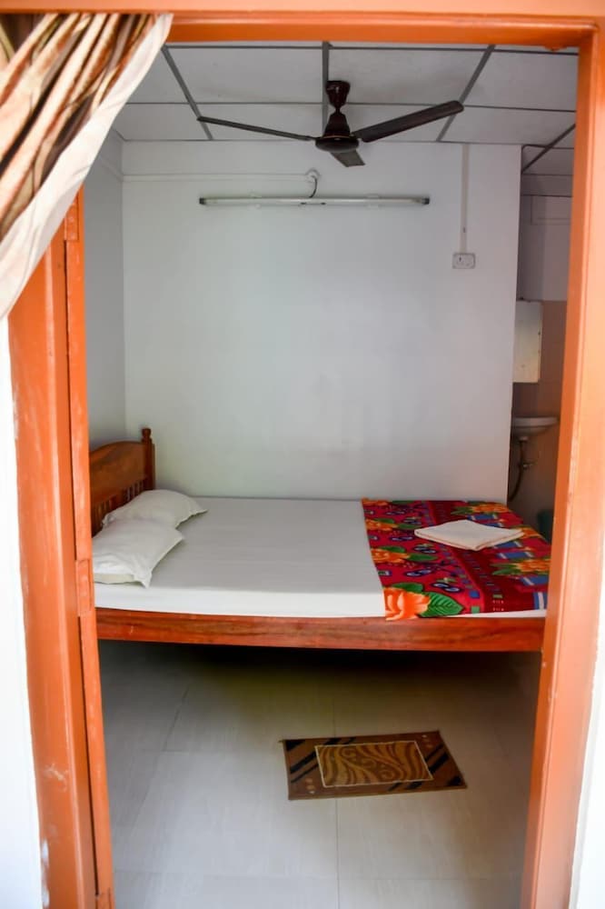 Budget Room - Photo 8