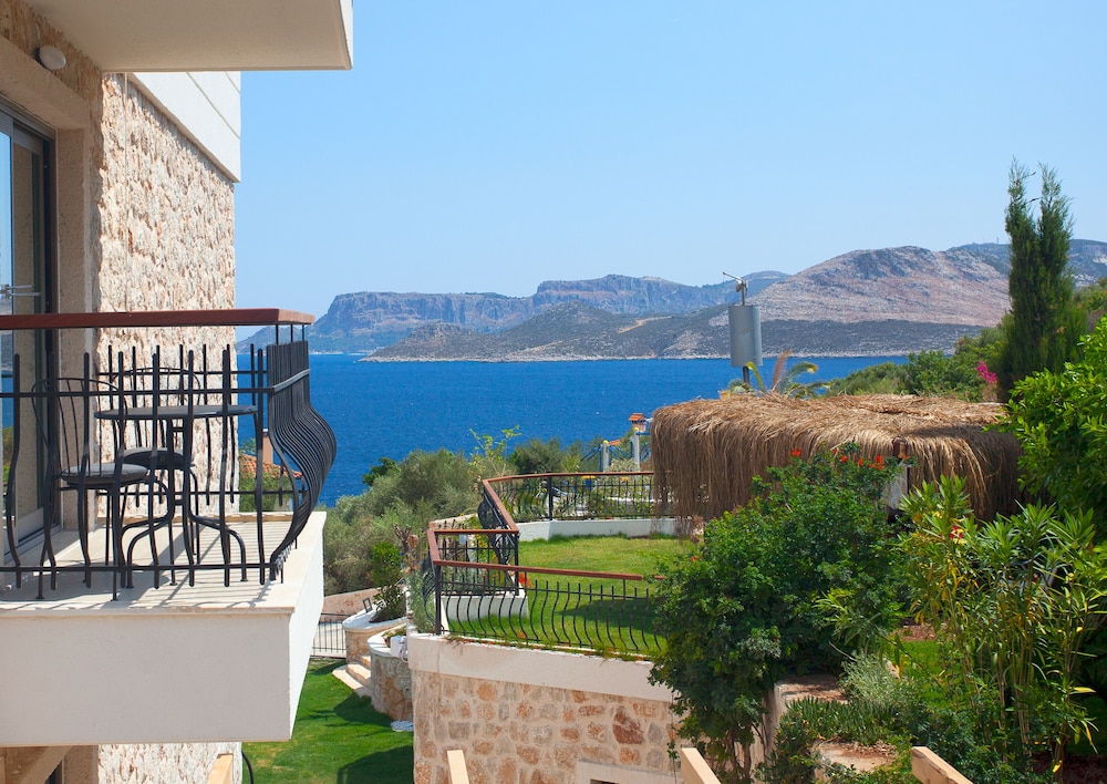 Deluxe Room, Partial Sea View