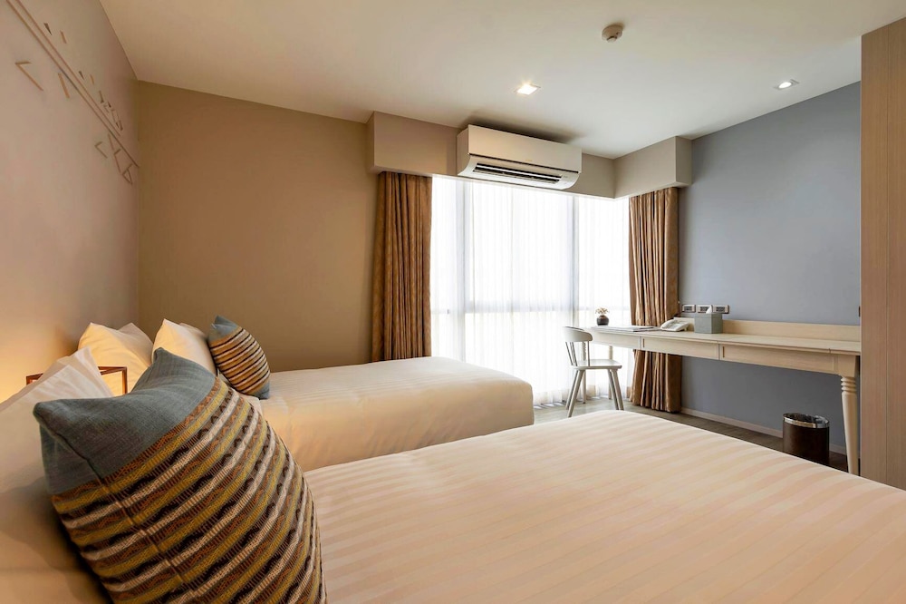 Deluxe Room, 2 Twin Beds - Photo 1
