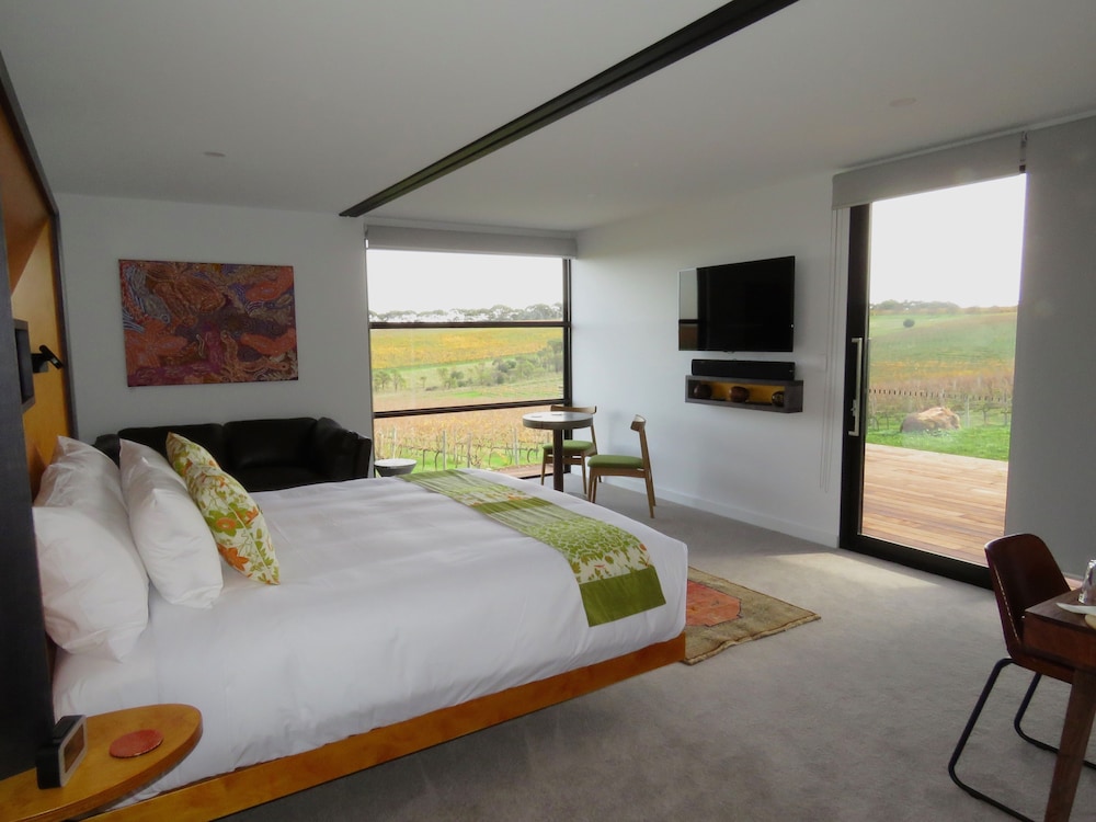 Luxury Suite, 1 King Bed, Non Smoking photo 2