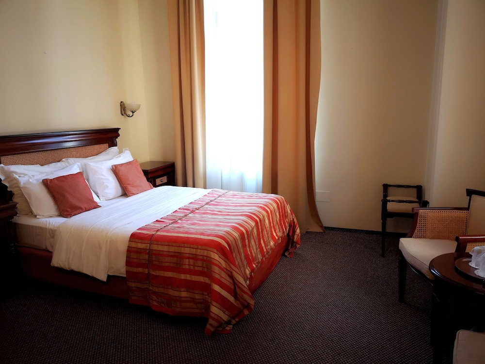 Standard Double Room - Photo 9