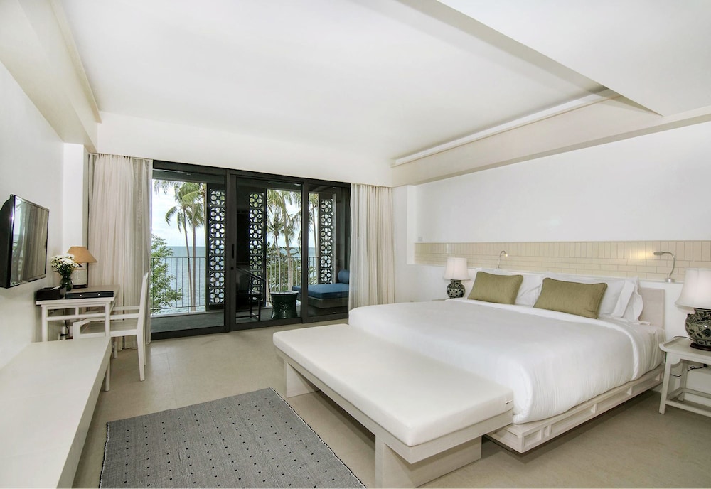 Deluxe Beachfront photo 3