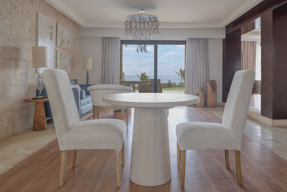 Honeymoon Suite, 1 King Bed, Private Pool, Ocean View (castle)