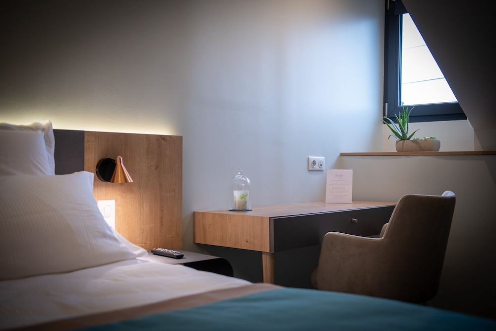 Deluxe Double Room, Ensuite (Chambre Espadon) - Photo 10