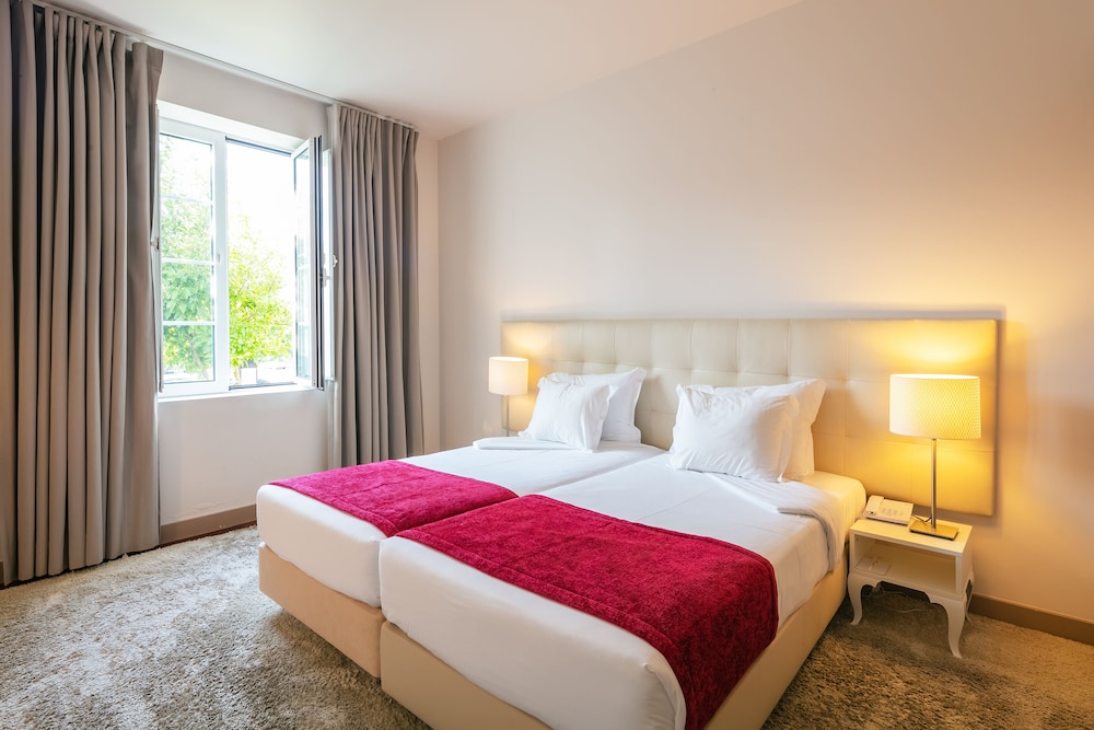 Premium Twin Room - Photo 6