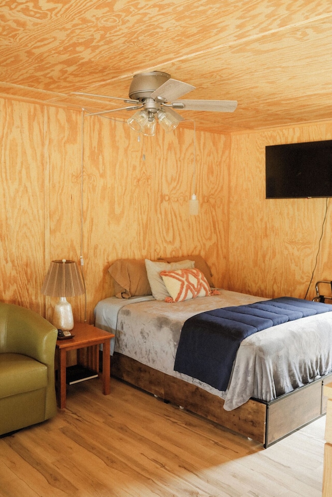 Wagon Wheel Suite #1(1 Full Bed) photo 1