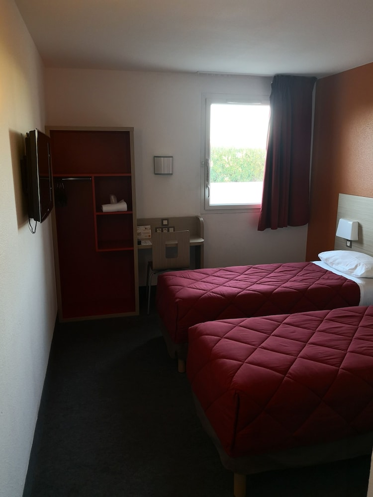 Standard Room, 2 Twin Beds photo 3