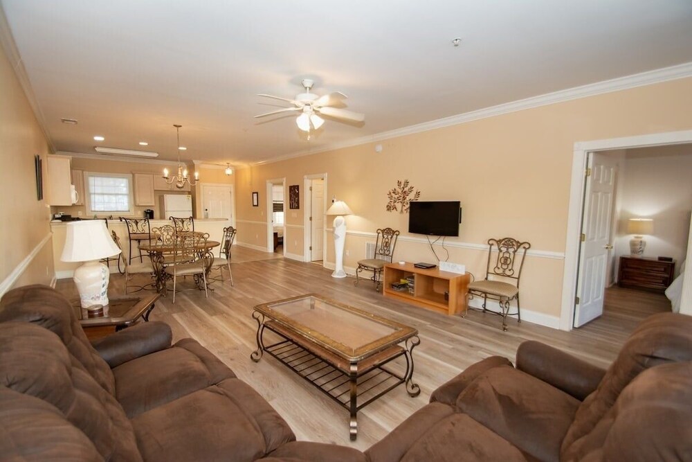 Condo, 2 Bedrooms