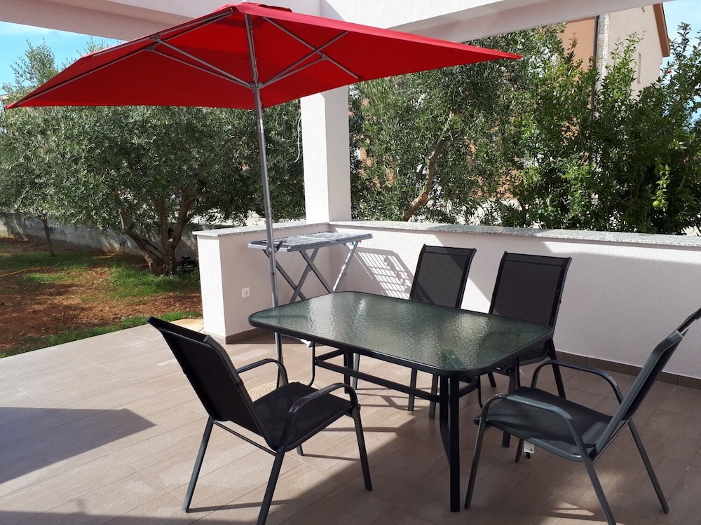 Apartment (Mari - close to the sea & parking - A)