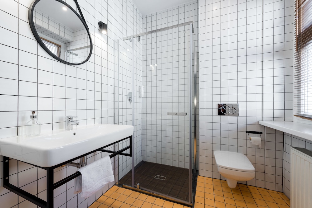 Standard Twin Room, 1 Bedroom, Private Bathroom, City View, photo 6