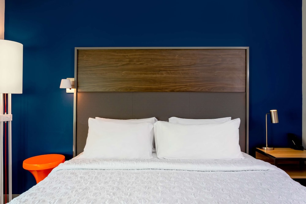 Room, 1 King Bed - Photo 4