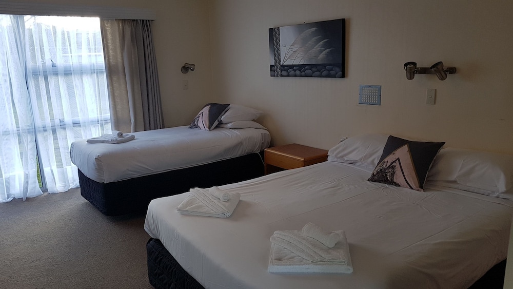 Family Room, 2 Double Beds photo 3