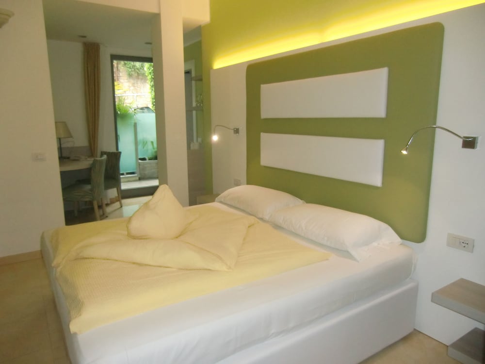 Basic Double Room, Balcony photo 2