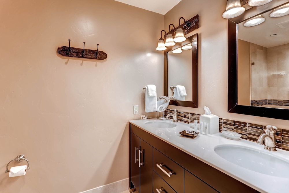Meadows Townhome 4 Bedroom photo 2
