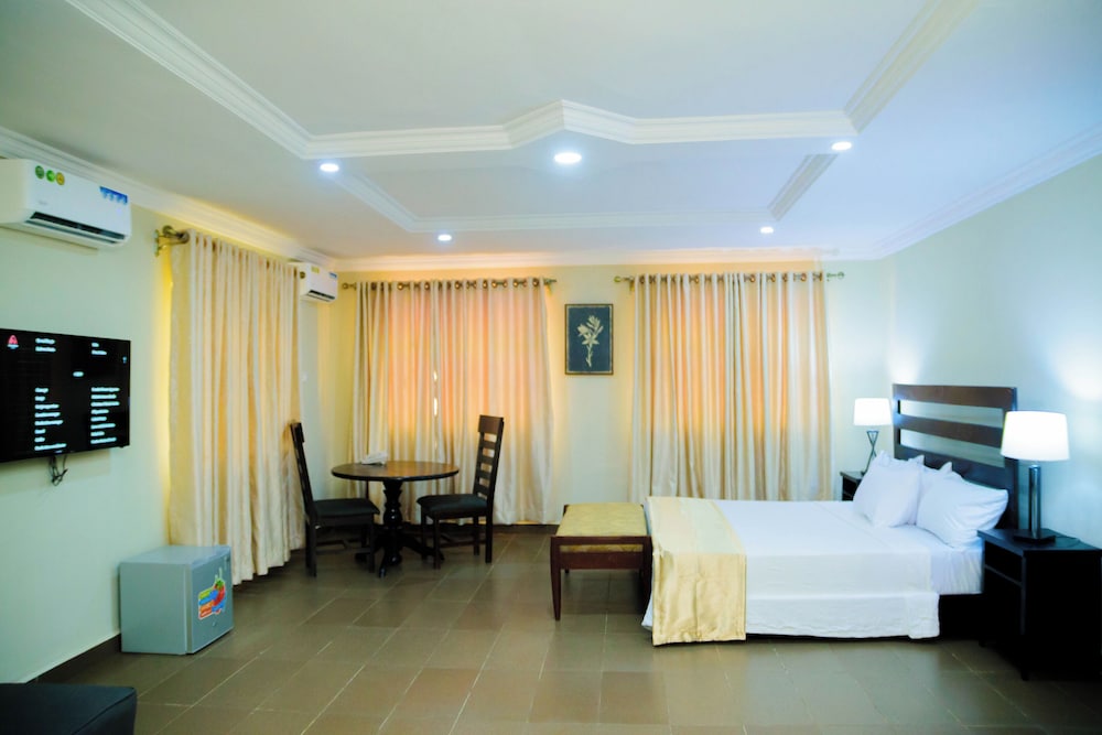Deluxe Quadruple Room, 1 King Bed