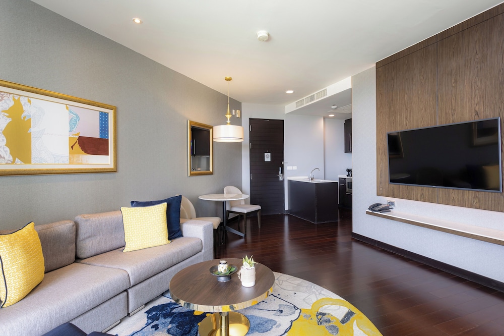 One Bedroom Suite Twin City View